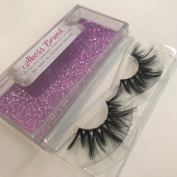 Quality lashes and lipgloss - Picture 6 of 8